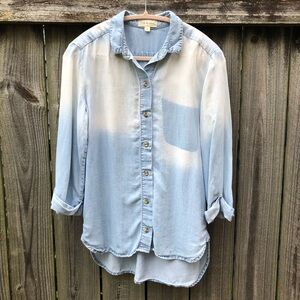 Cloth & Stone Chambray Button Down Size S Ombré 100%
Tencel High Low